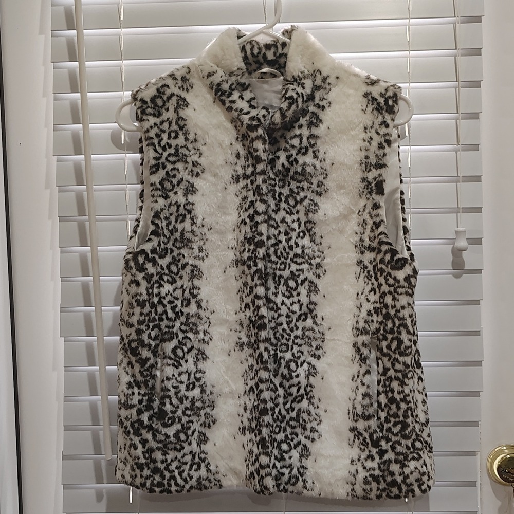 ADORE Faux Fur Vest Womens Medium White Black Leopard Animal Print NWT Glam Luxe